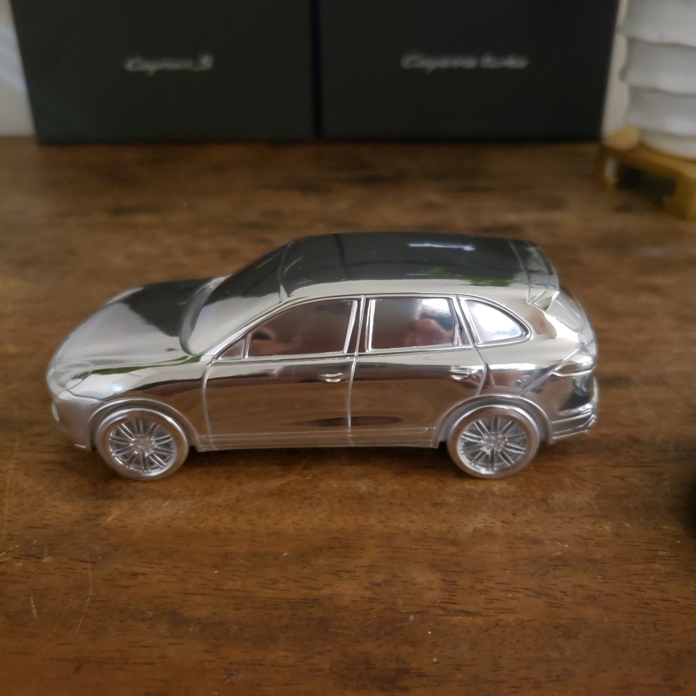 PORSCHE LIMITED EDITION DISPLAY CAYENNE DISPLAY
